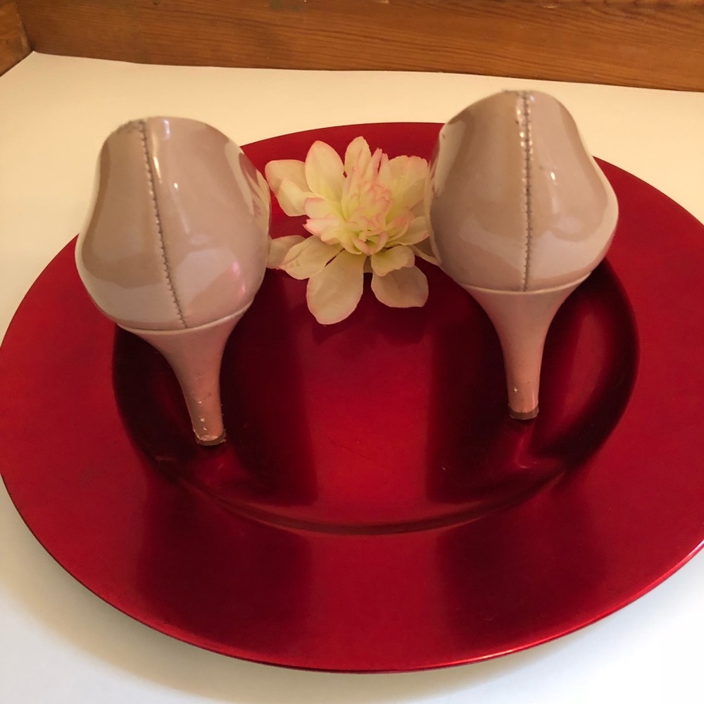 Franco Sarto-beige patten leather pumps 🌺 - Picture 2 of 4